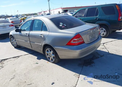 2003 Mercedes-Benz C 240 z USA, uszkodzony, nr VIN WDBRF61J13A504814